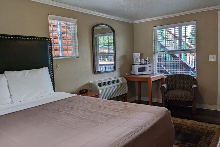 Room 27 of 43