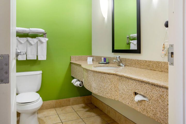 Sleep Inn & Suites Milwaukee Airport