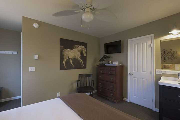Room 42 of 77