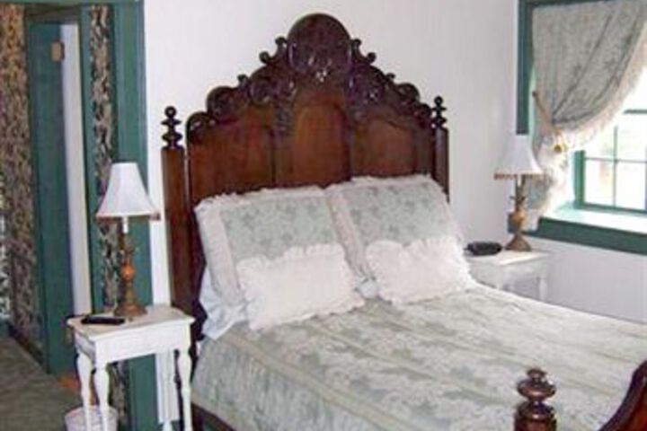 The Historic Fairfield Inn