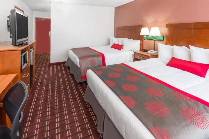 RAMADA BY WYNDHAM MEDFORD HOTEL AND CONF