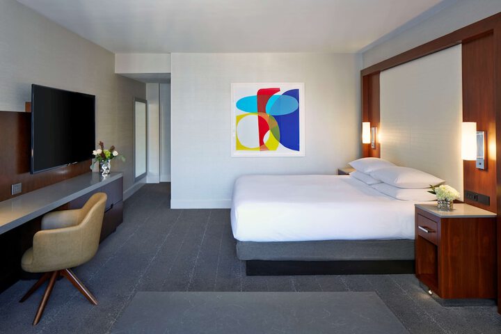 Room 18 of 105