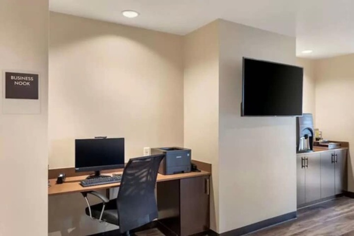 Business Center 31 of 32
