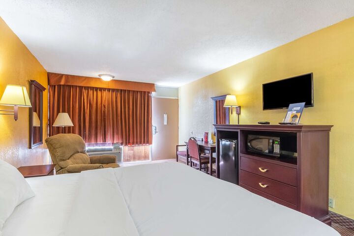 Room 12 of 28