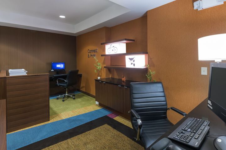 Business Center 28 of 28