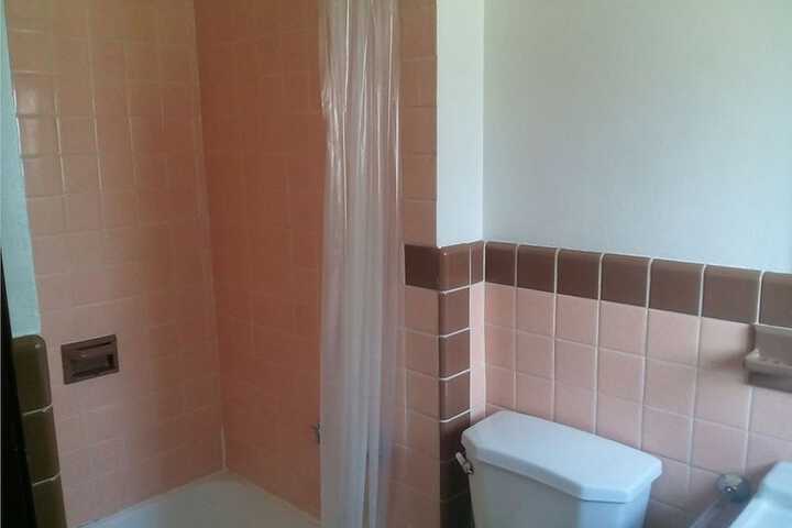 Room 6 of 9