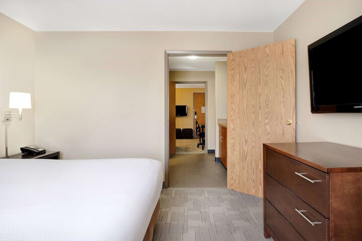 Days Inn by Wyndham Medicine Hat