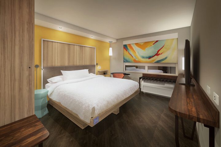 Tru by Hilton Meridian