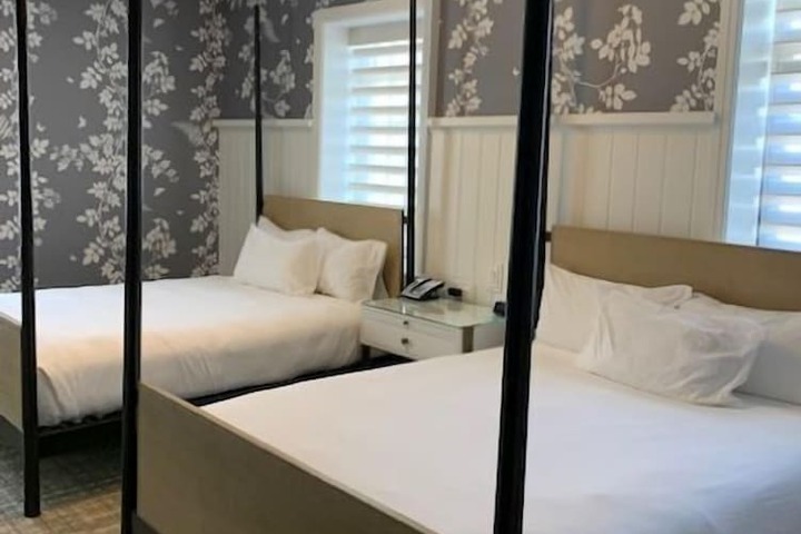 Room 43 of 68
