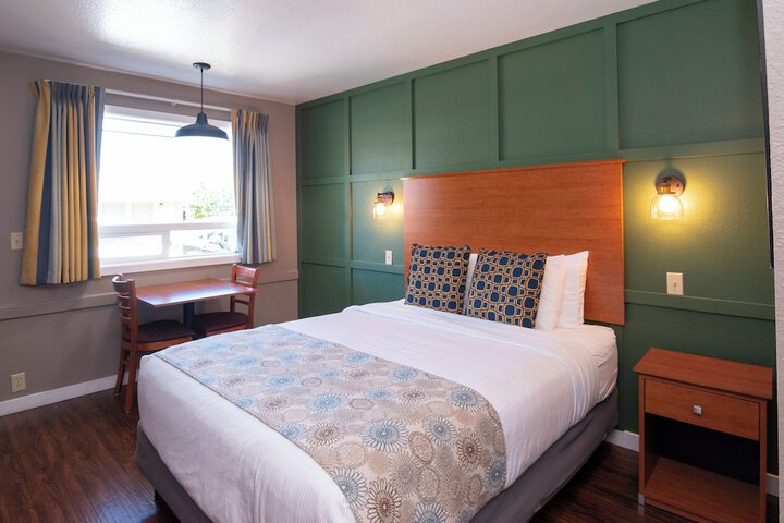 Room 52 of 103