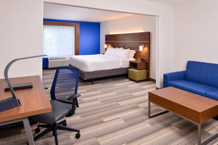 Room 11 of 38