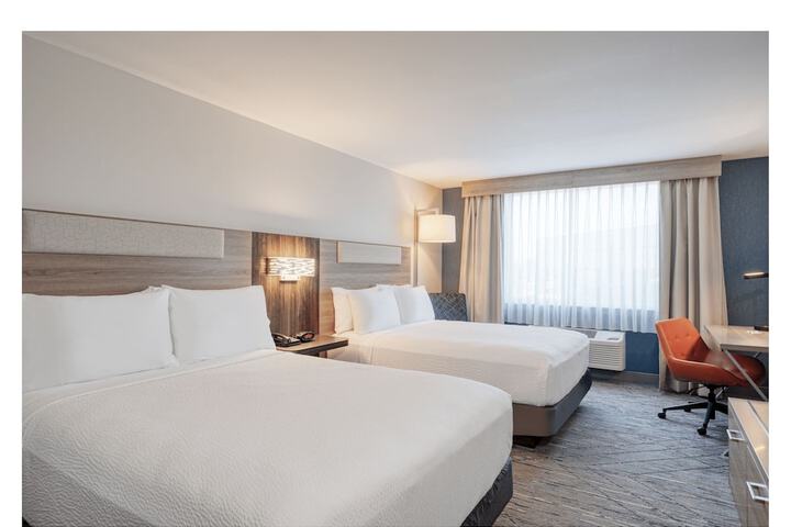 Room 33 of 65