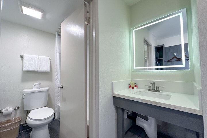 Room 72 of 85
