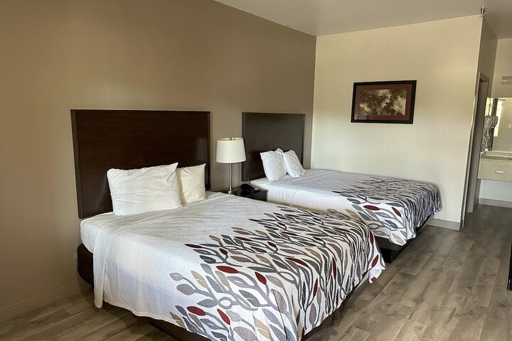 Red Roof Inn & Suites Lake Orion / Auburn Hills