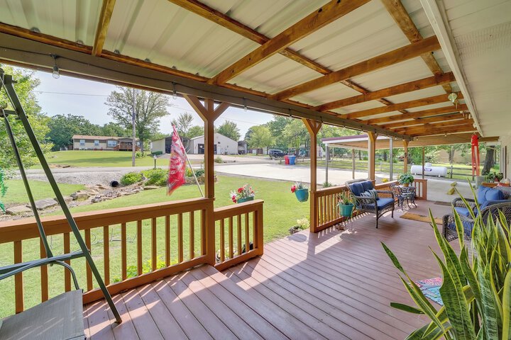 Cozy Lake Eufaula Hideaway w / Fire Pit & Hot Tub!