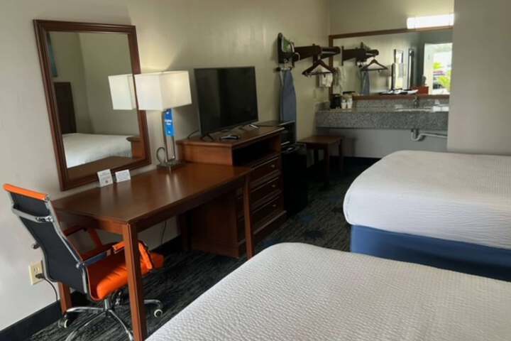 Room 10 of 15