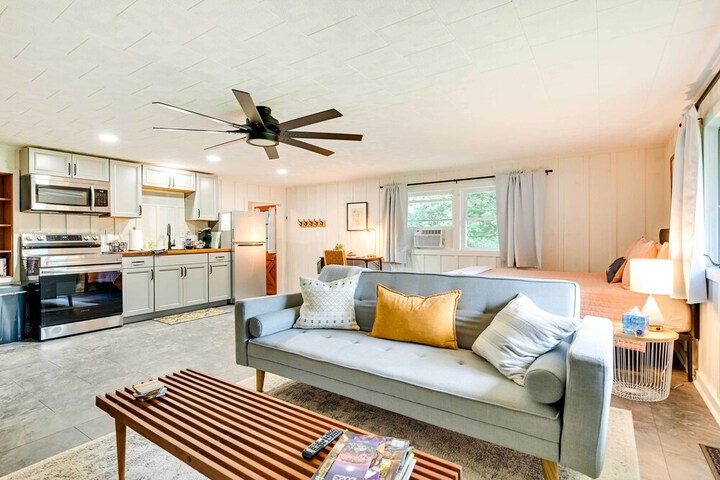 Modern Studio 13 Mi to Saratoga Racetrack!