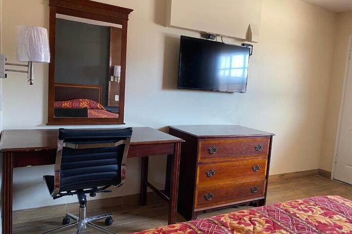Room 15 of 33