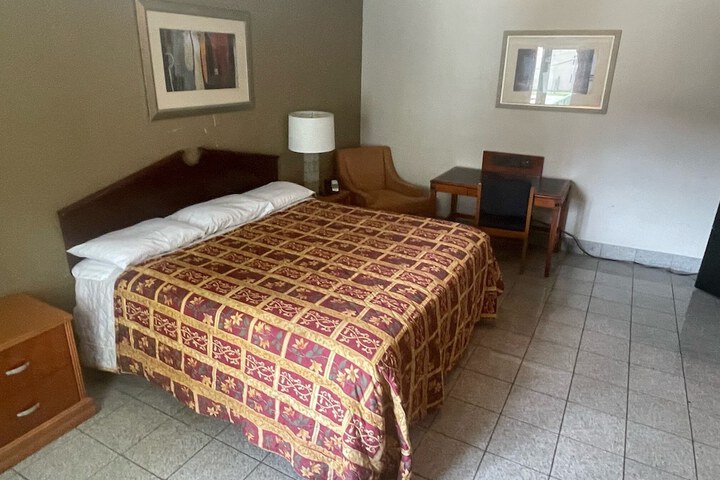 Room 11 of 22