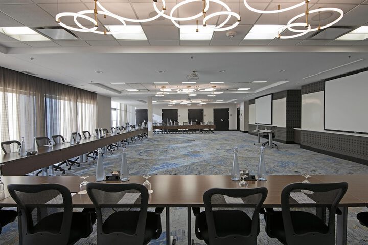 DoubleTree by Hilton Hotel West Edmonton