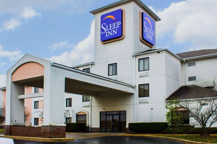 Suburban Studios Johnstown - Richland Town Center