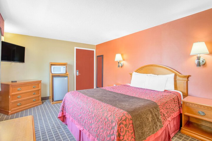 Room 17 of 19