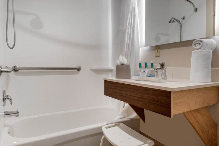 Holiday Inn Express Hotel & Suites Harrison by IHG