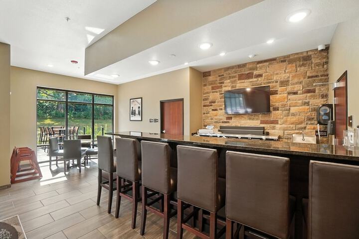 Cobblestone Hotel & Suites-Bellefontaine