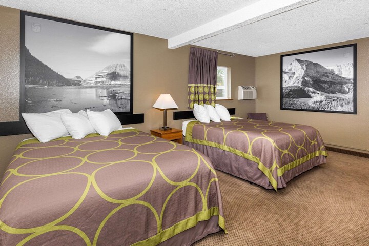 Room 9 of 15