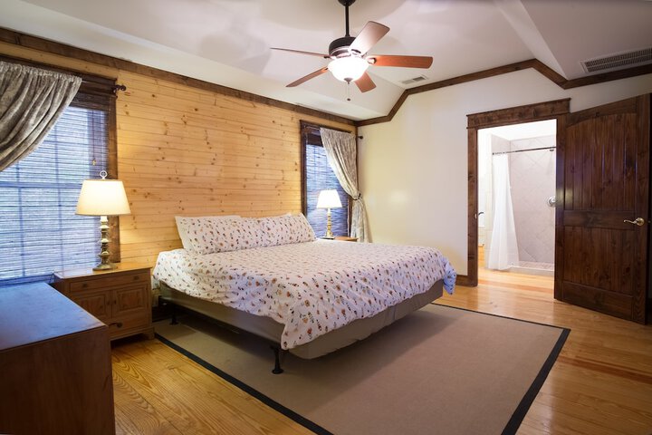 Room 27 of 62