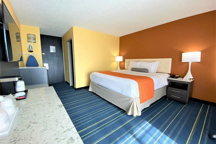 Room 18 of 28