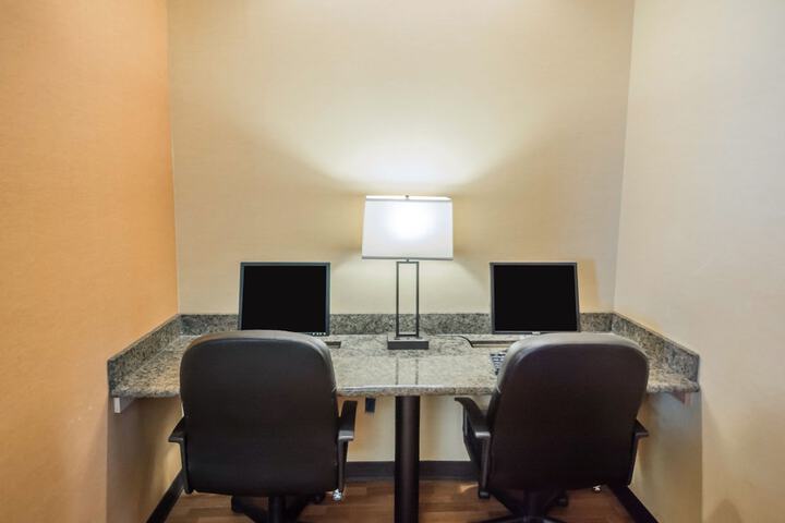 Business Center 41 of 41