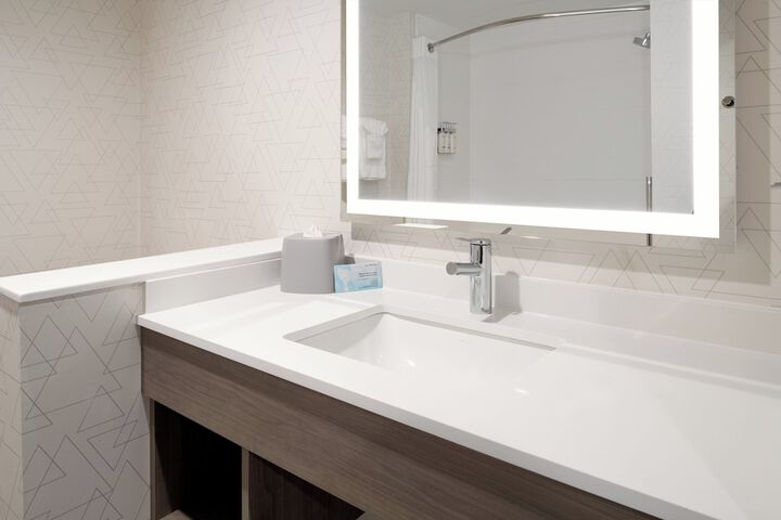 Holiday Inn Express & Suites Lathrop by IHG
