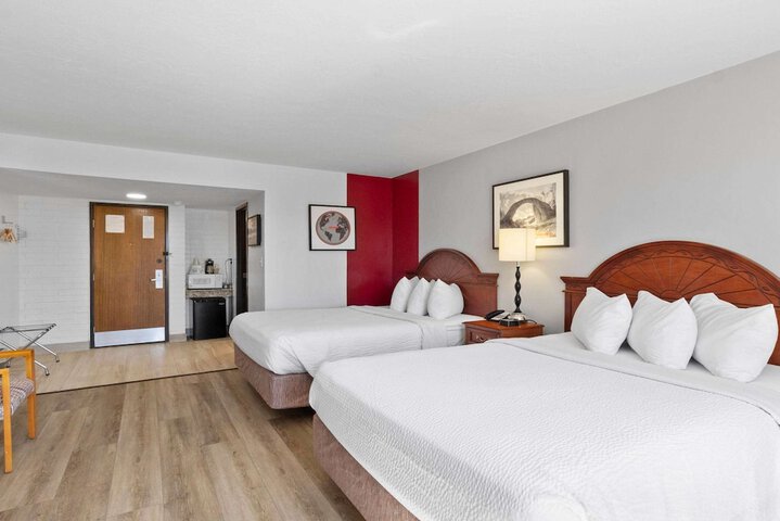 Room 32 of 39