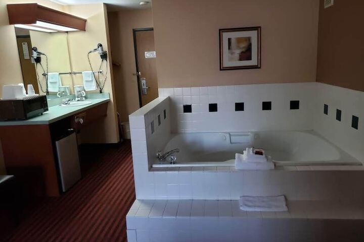 Hot Tub 25 of 25