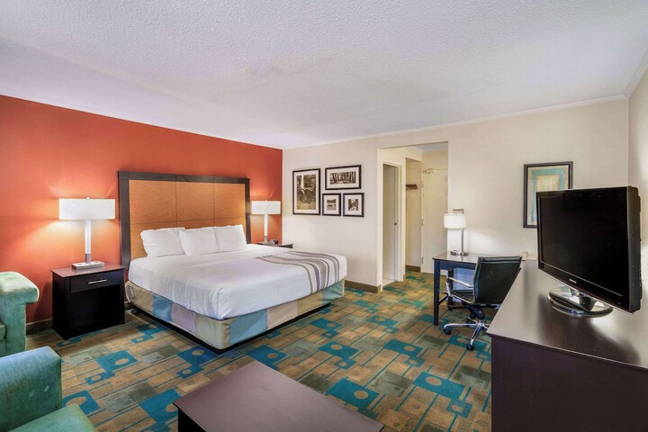 Room 12 of 25