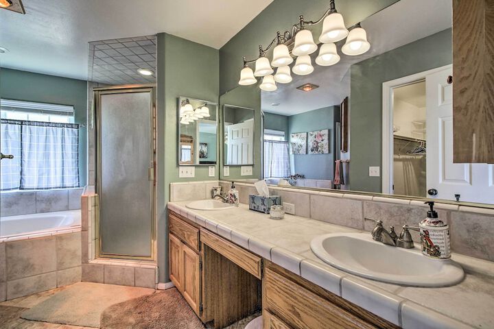Welcoming Tehachapi Home w / Deck & Grill!