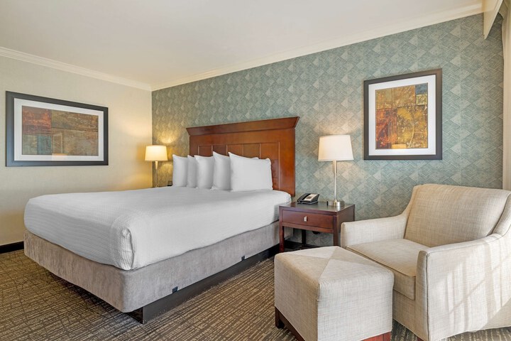 Room 27 of 40