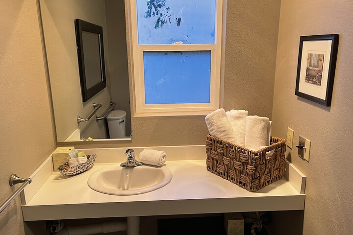 Room 27 of 68