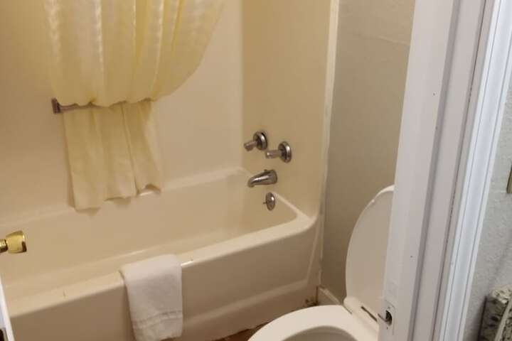 Room 10 of 26