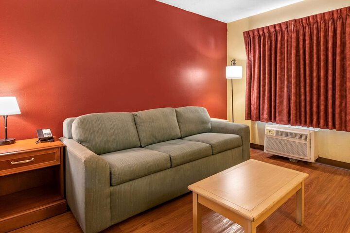 Room 15 of 33