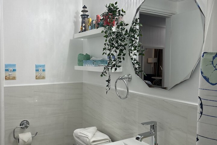 Room 12 of 28
