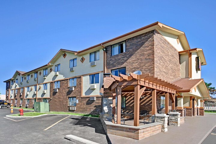 Super 8 by Wyndham Roseville / Detroit Area