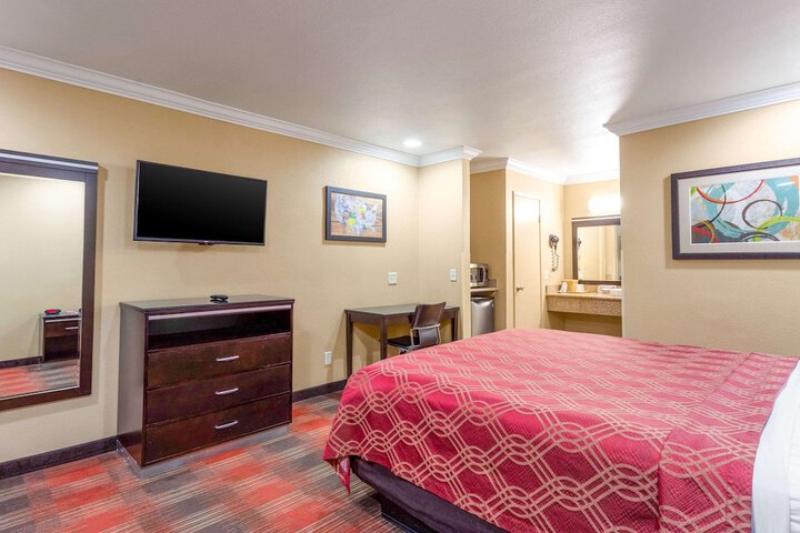 Room 11 of 34