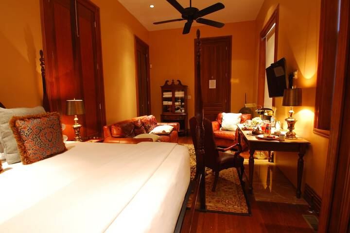 Room 32 of 41