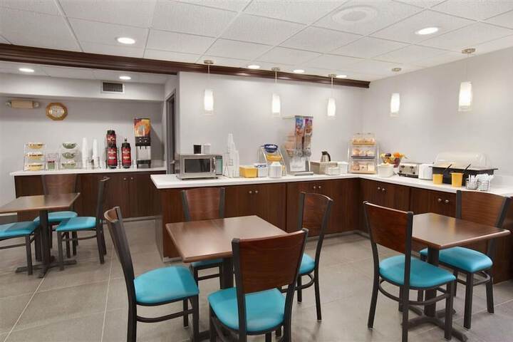 Hotel Kinder Express Near Coushatta Resort