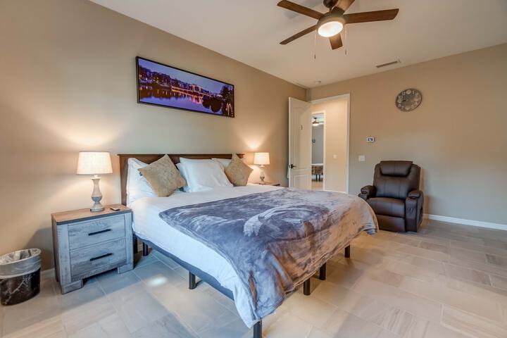 Suite Dreams Guesthouse aka Care Takeover Home