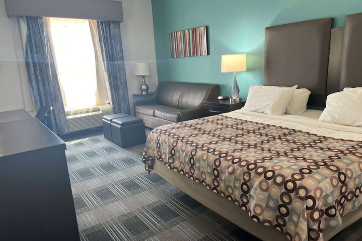 Room 8 of 30