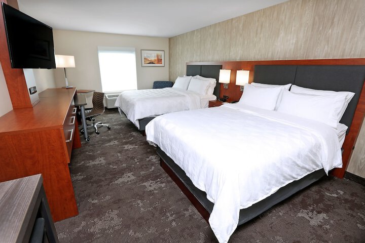Holiday Inn & Suites Sioux Falls - Airport by IHG