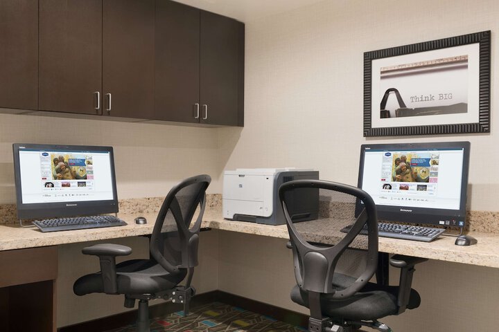 Business Center 27 of 28